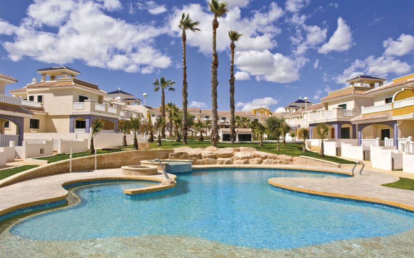 Resale - Townhouse -
Ciudad Quesada - Doña Pepa