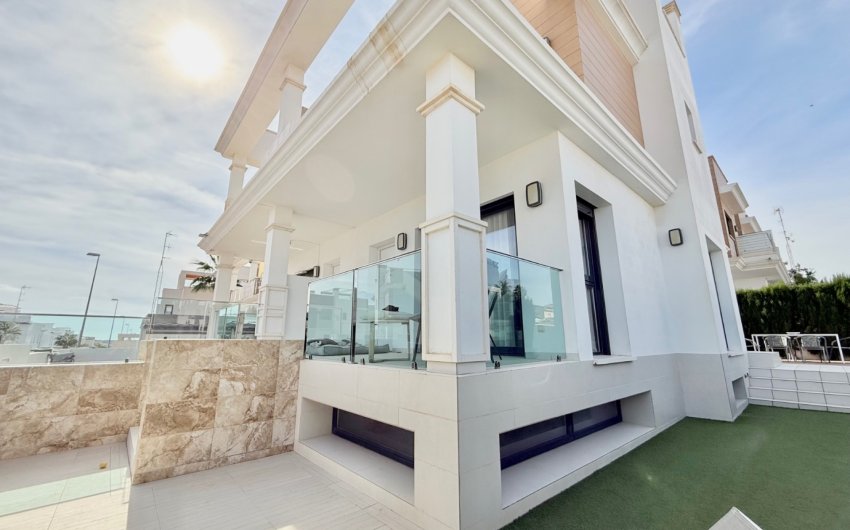 Resale - Townhouse -
Ciudad Quesada - Lo Marabú