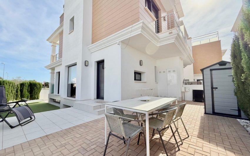Resale - Townhouse -
Ciudad Quesada - Lo Marabú