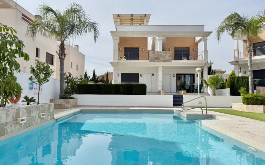 Resale - Townhouse -
Ciudad Quesada - Lo Marabú