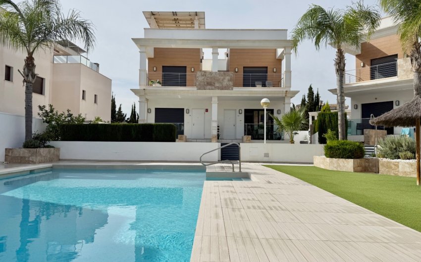 Resale - Townhouse -
Ciudad Quesada - Lo Marabú