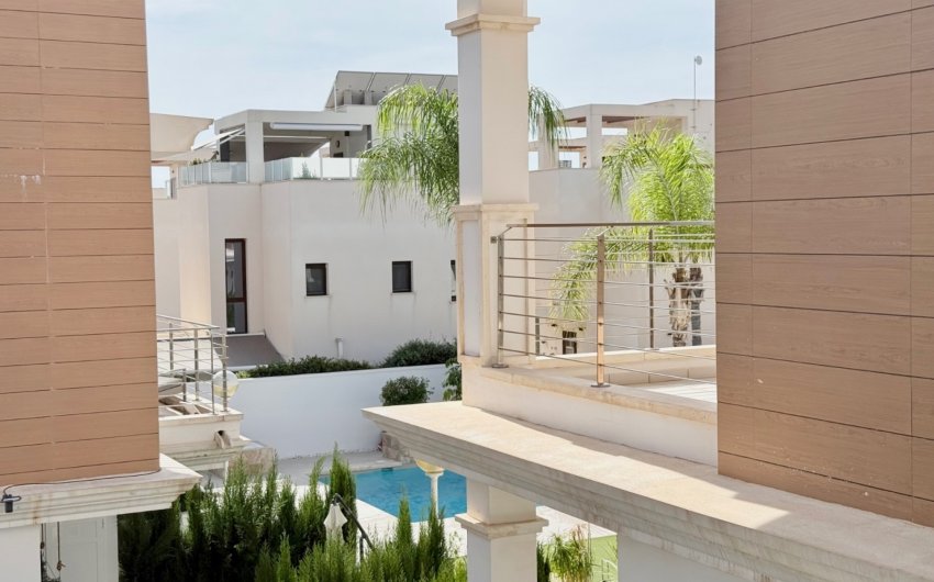 Resale - Townhouse -
Ciudad Quesada - Lo Marabú