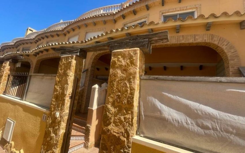 Resale - Townhouse -
Guardamar del Segura - Urbanizaciones