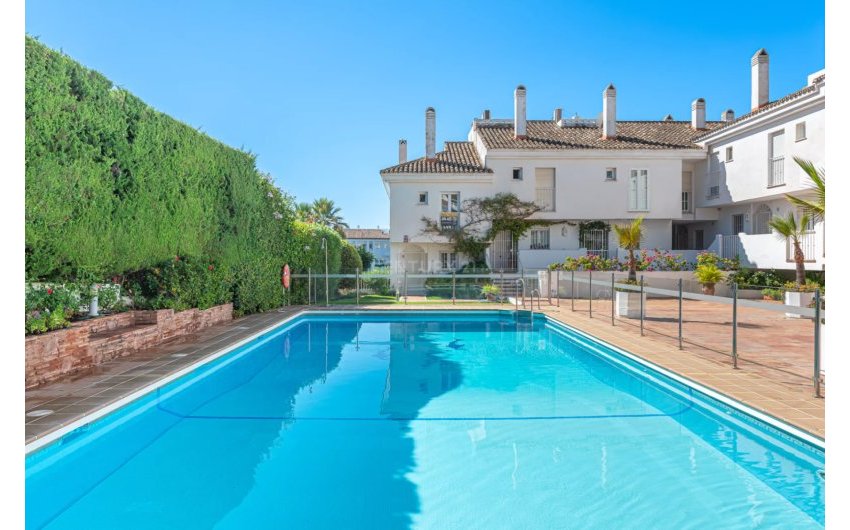 Resale - Townhouse -
Marbella - Puerto Banús