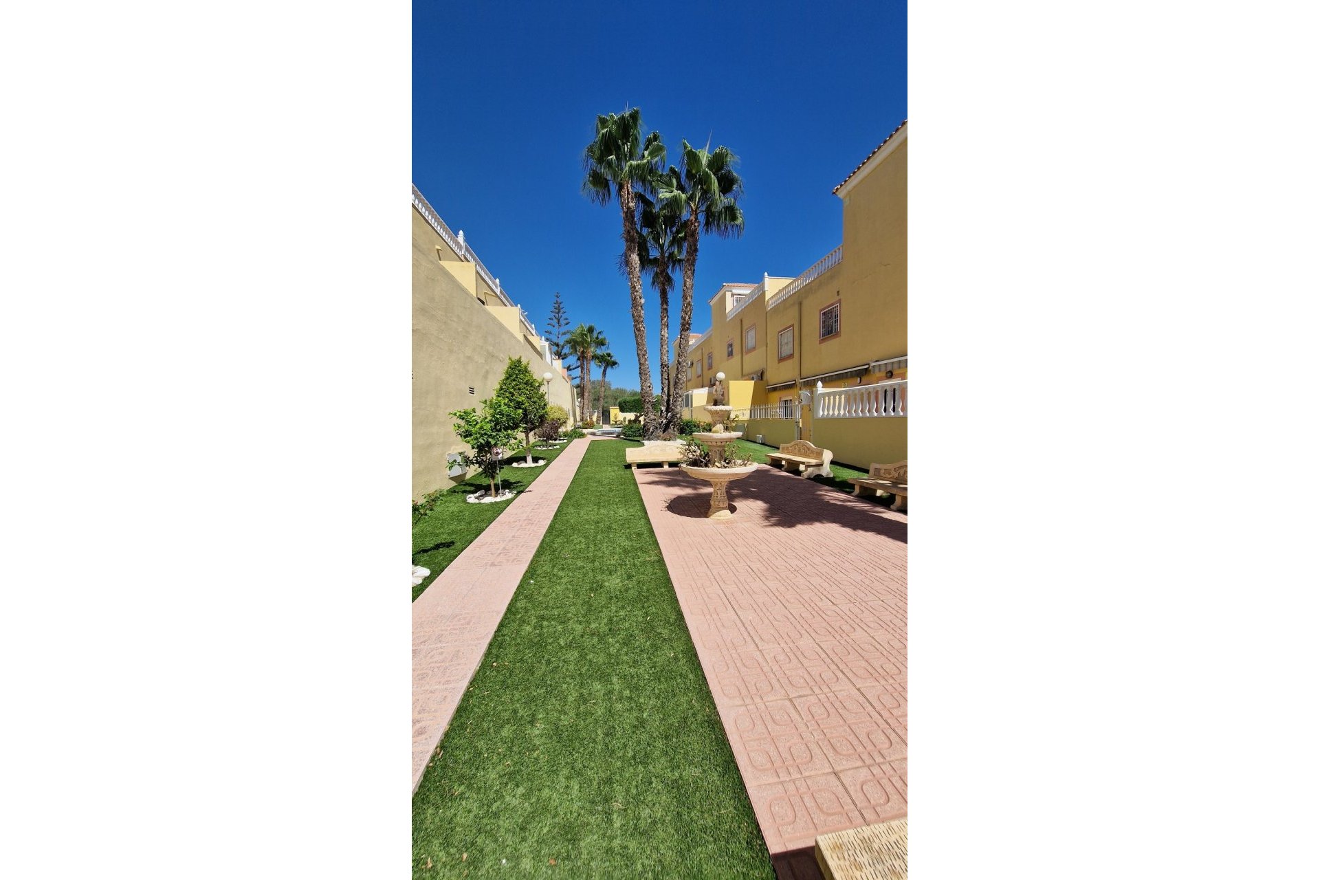 Resale - Townhouse -
Orihuela Costa - Villamartín