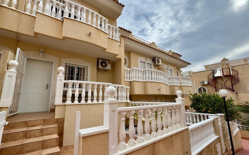 Resale - Townhouse -
Orihuela Costa - Villamartín