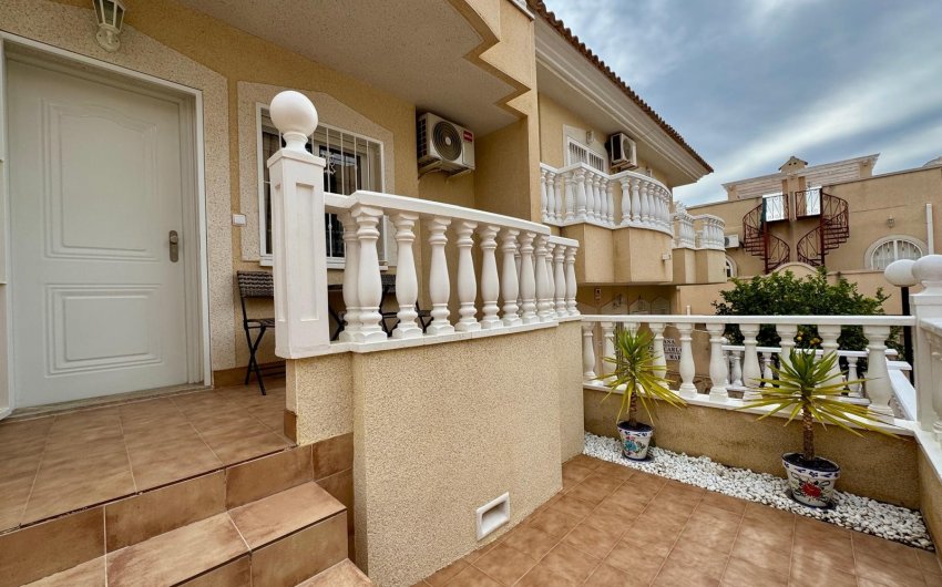 Resale - Townhouse -
Orihuela Costa - Villamartín