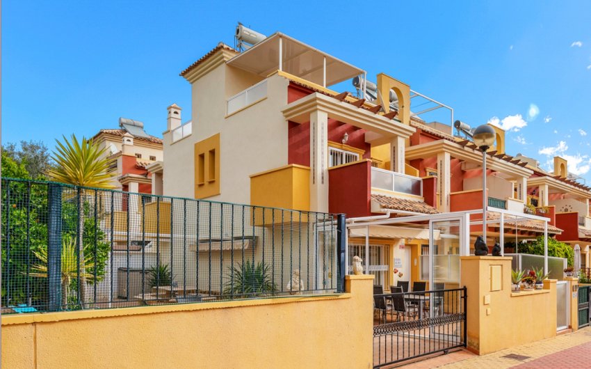 Resale - Townhouse -
Orihuela Costa - Villamartín