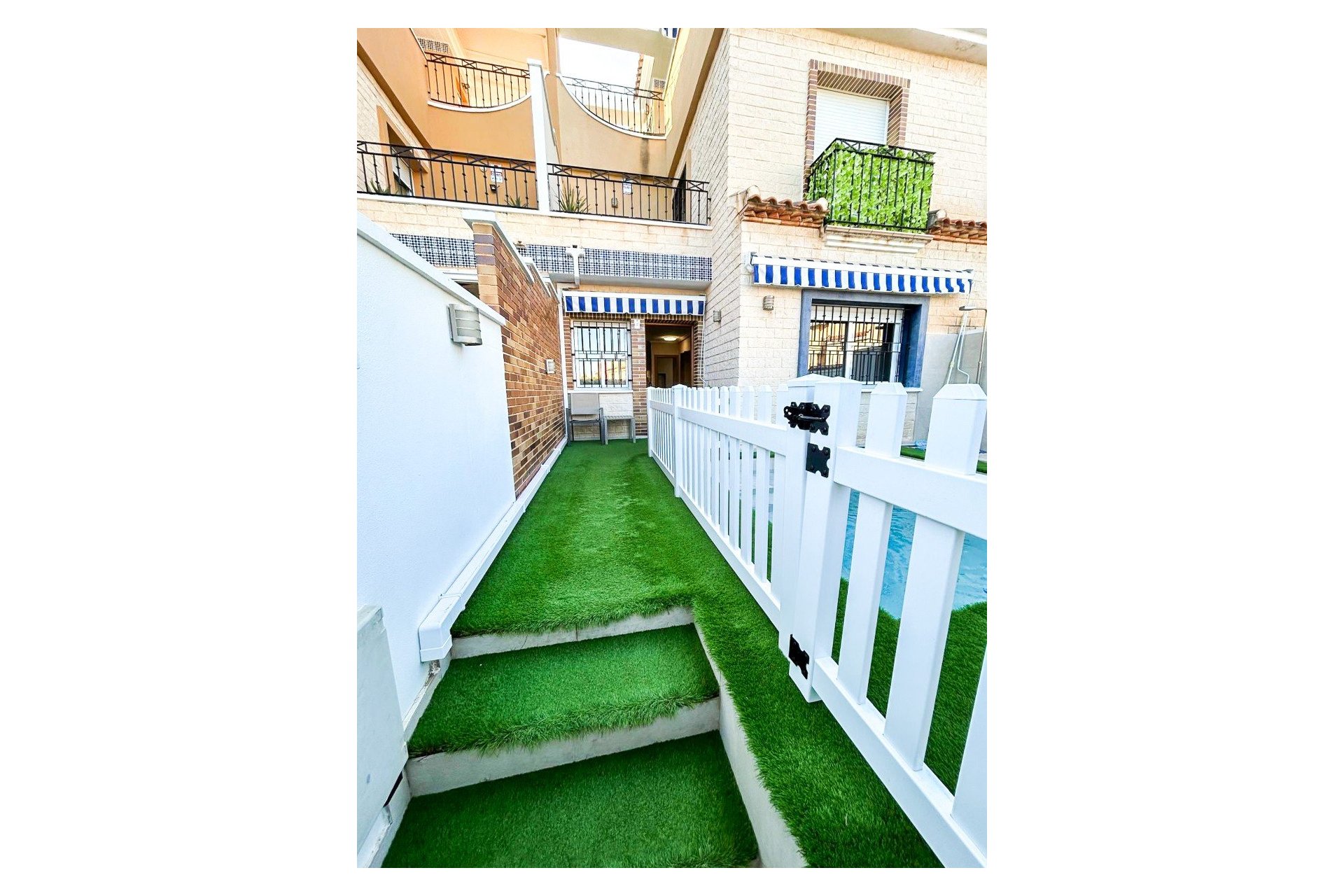 Resale - Townhouse -
Pilar de la Horadada - Torre de la Horadada