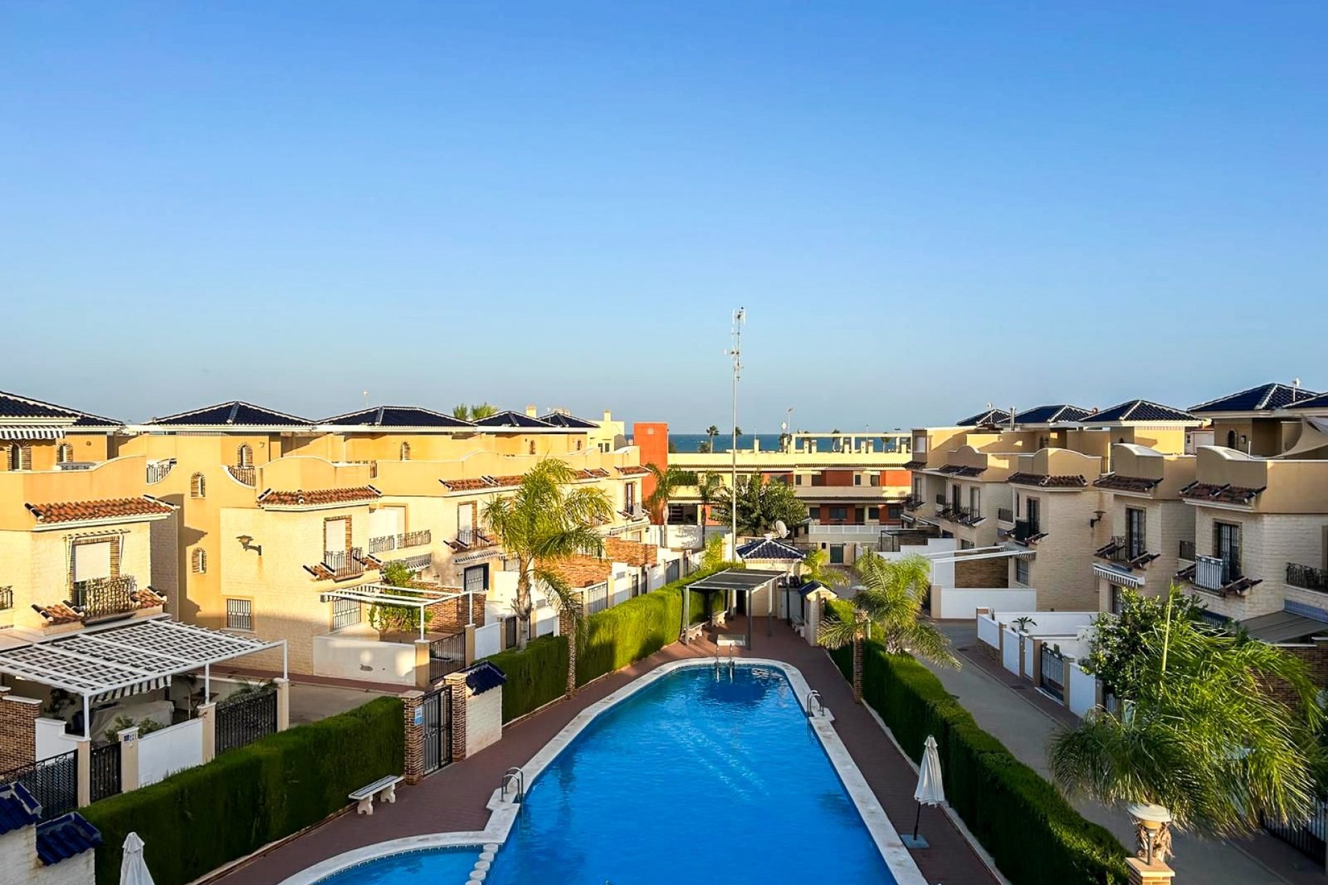 Resale - Townhouse -
Pilar de la Horadada - Torre de la Horadada