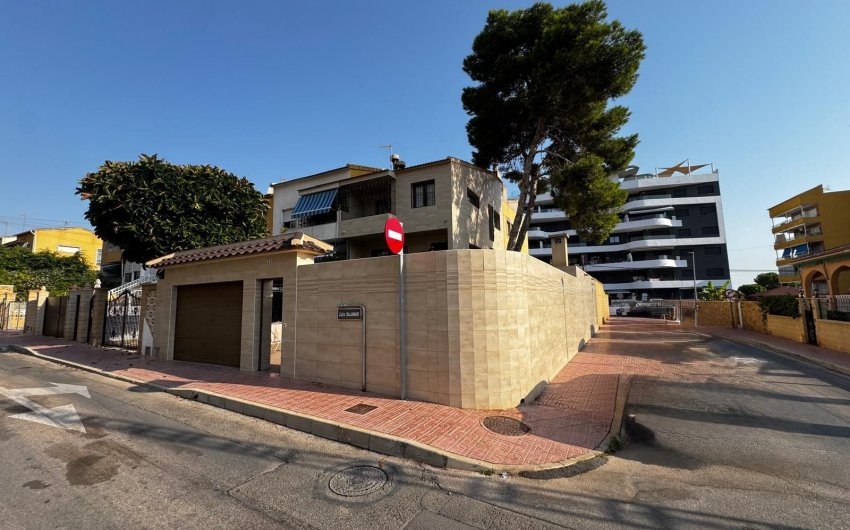 Resale - Townhouse -
Punta Prima