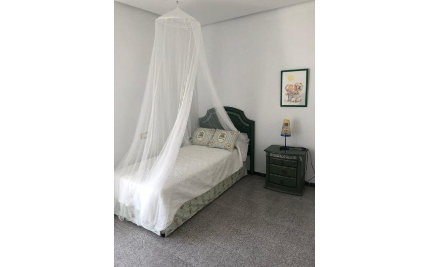 Resale - Townhouse -
Santa Pola - Santiago Bernabeu