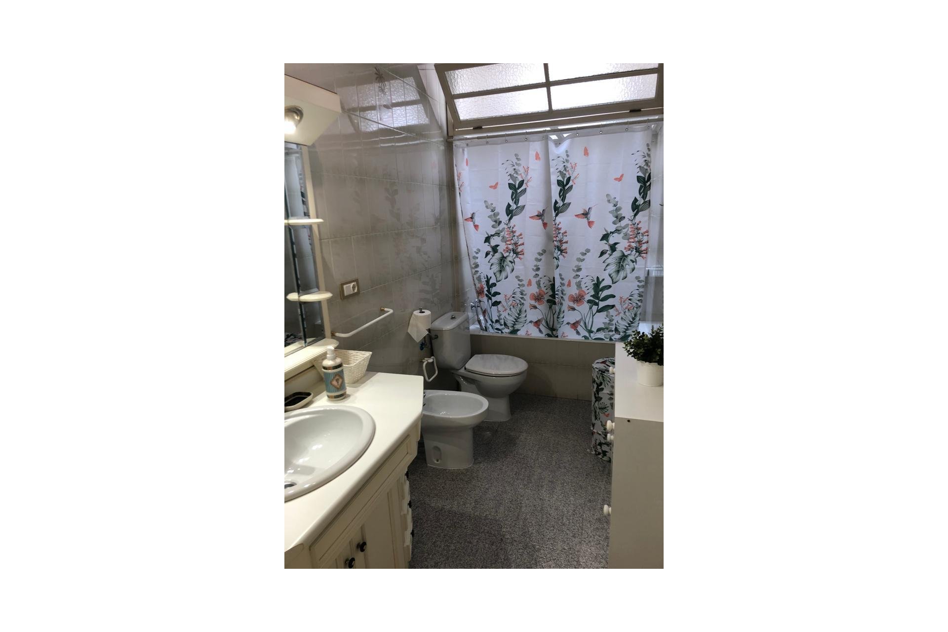 Resale - Townhouse -
Santa Pola - Santiago Bernabeu