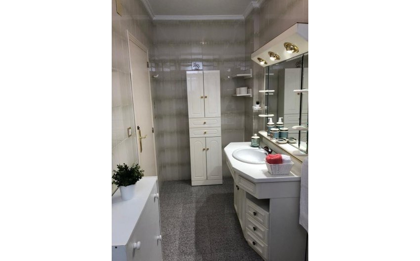 Resale - Townhouse -
Santa Pola - Santiago Bernabeu