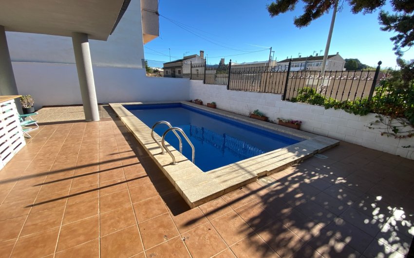 Resale - Townhouse -
Sax