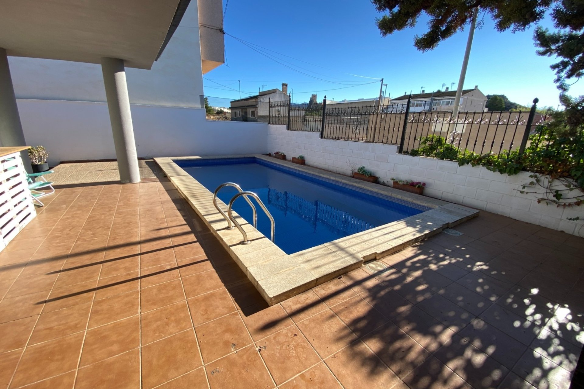 Resale - Townhouse -
Sax