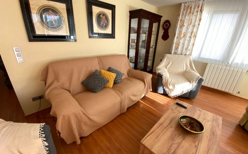 Resale - Townhouse -
Sax