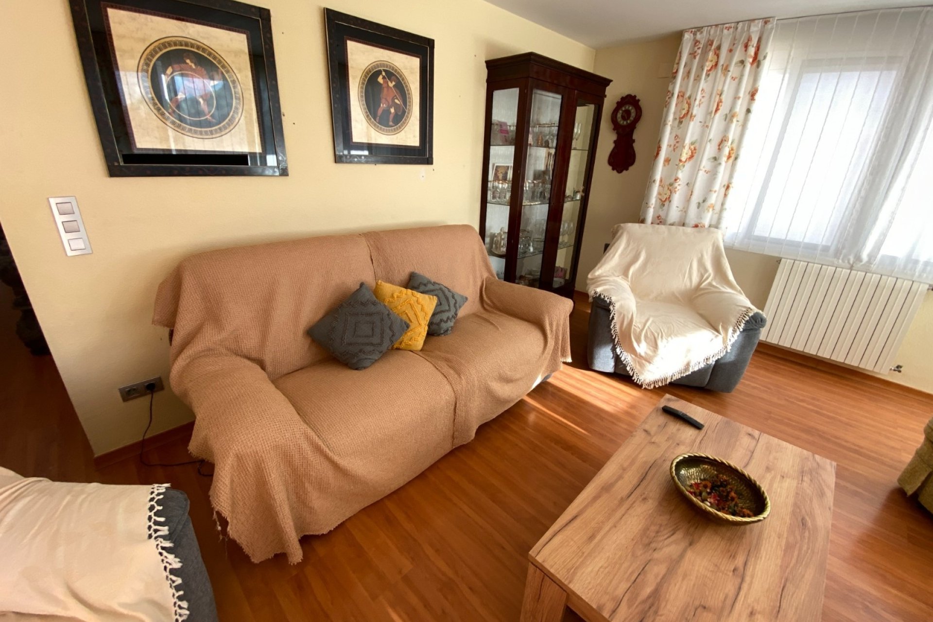 Resale - Townhouse -
Sax