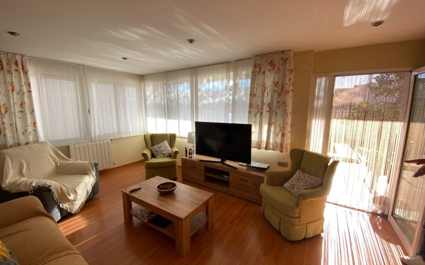 Resale - Townhouse -
Sax