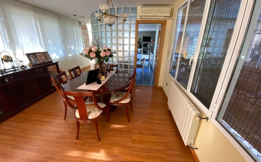 Resale - Townhouse -
Sax