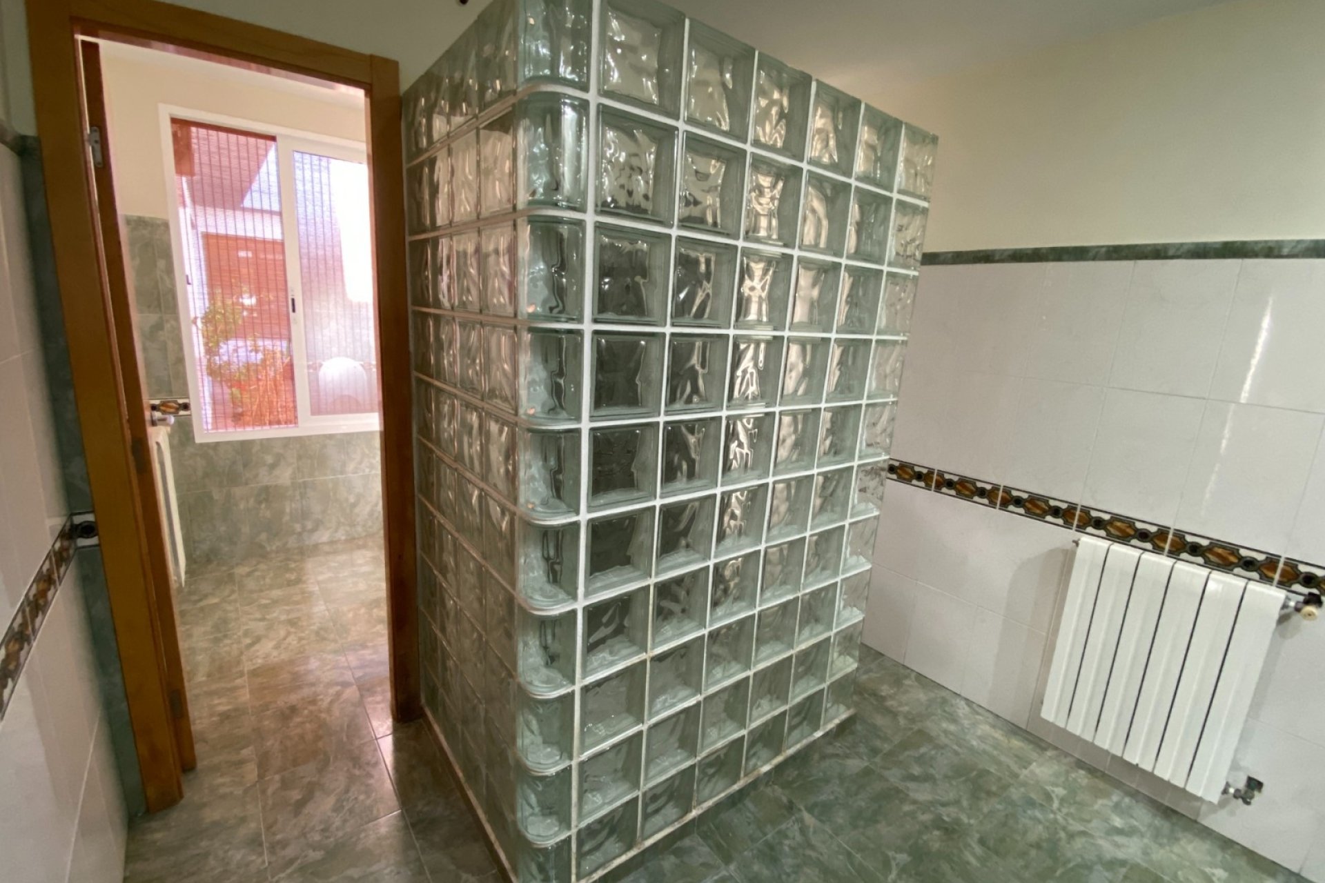 Resale - Townhouse -
Sax