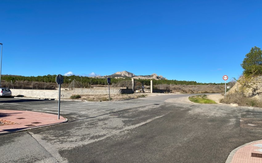 Resale - Townhouse -
Sax