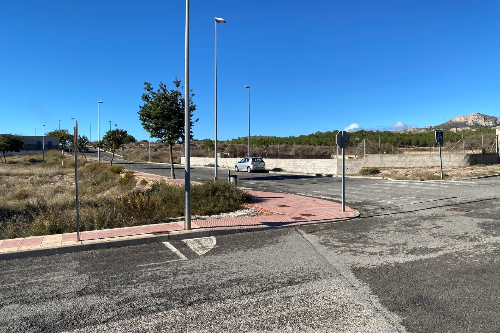 Resale - Townhouse -
Sax