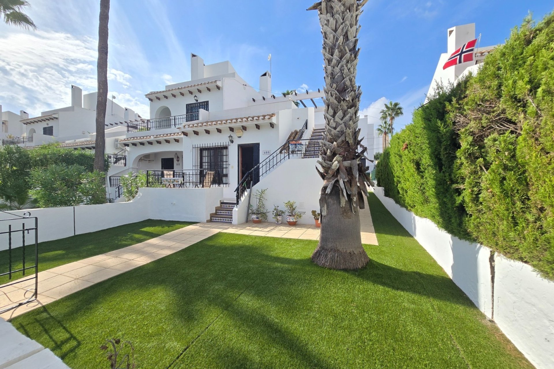 Resale - Townhouse * -
Villamartin * - Los Dolses *