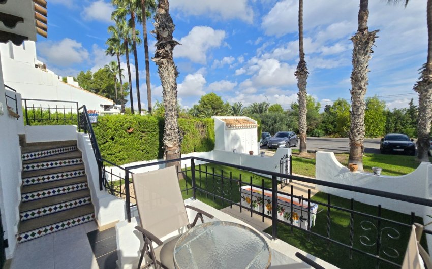 Resale - Townhouse * -
Villamartin * - Los Dolses *