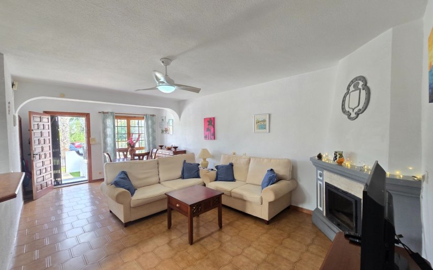 Resale - Townhouse * -
Villamartin * - Los Dolses *
