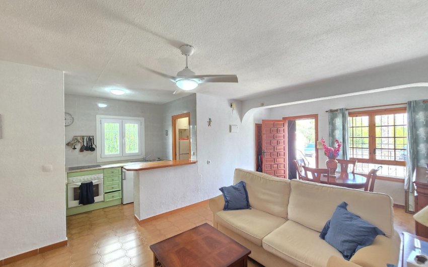 Resale - Townhouse * -
Villamartin * - Los Dolses *