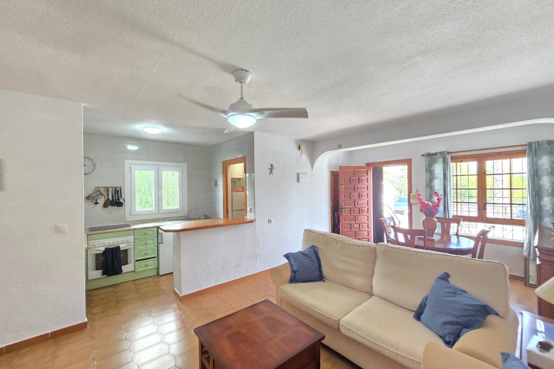 Resale - Townhouse * -
Villamartin * - Los Dolses *
