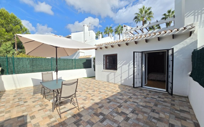 Resale - Townhouse * -
Villamartin * - Los Dolses *