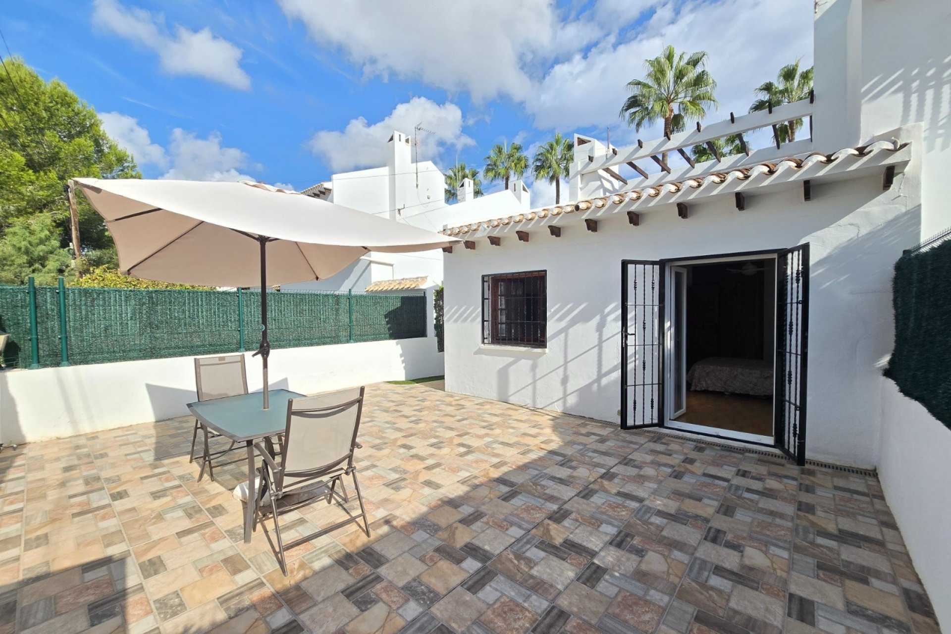 Resale - Townhouse * -
Villamartin * - Los Dolses *