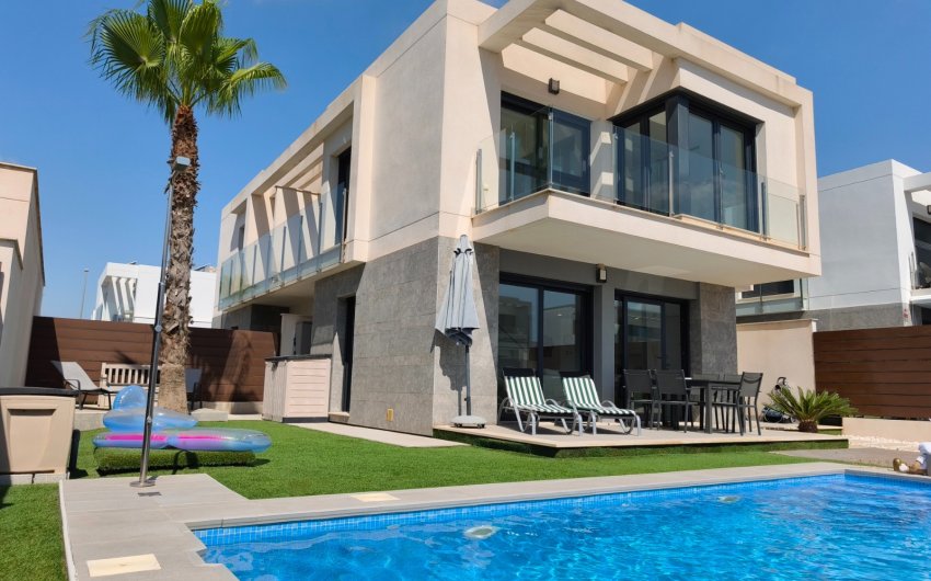 Resale - Townhouse -
Vistabella Golf - Vistabella