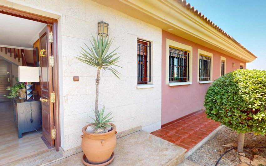 Resale - Villa -
Aguilas