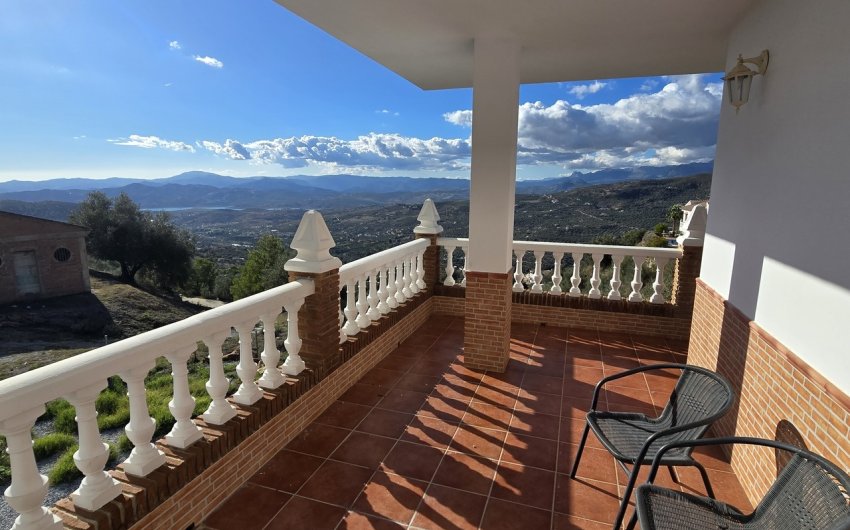 Resale - Villa -
Alcaucín - Inland