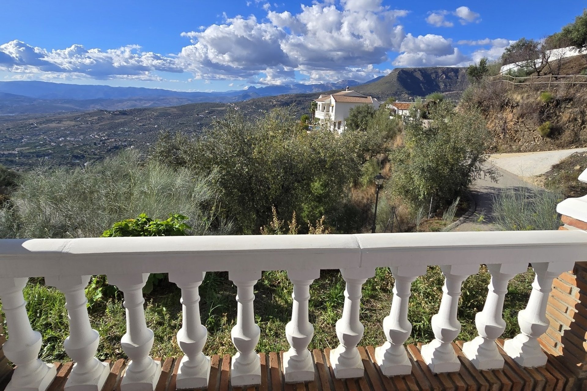 Resale - Villa -
Alcaucín - Inland