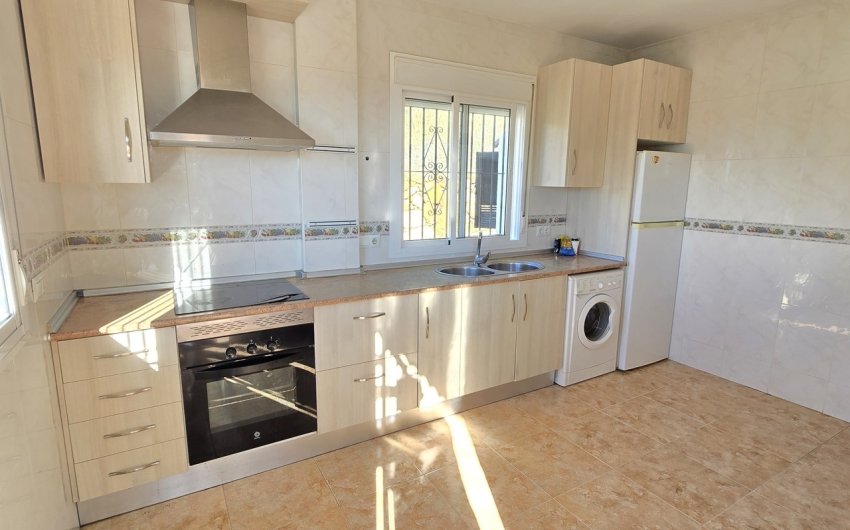 Resale - Villa -
Alcaucín - Inland