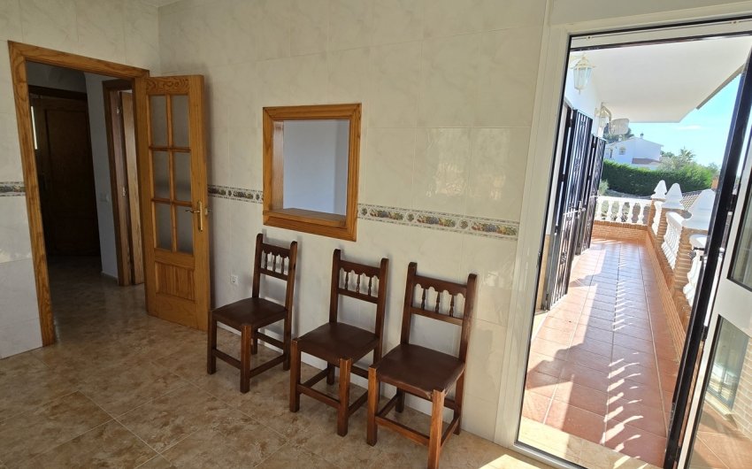 Resale - Villa -
Alcaucín - Inland