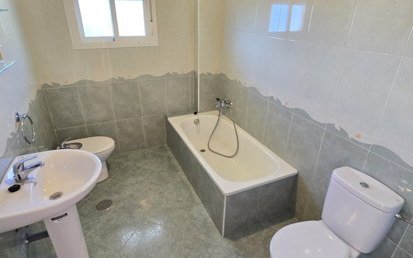 Resale - Villa -
Alcaucín - Inland