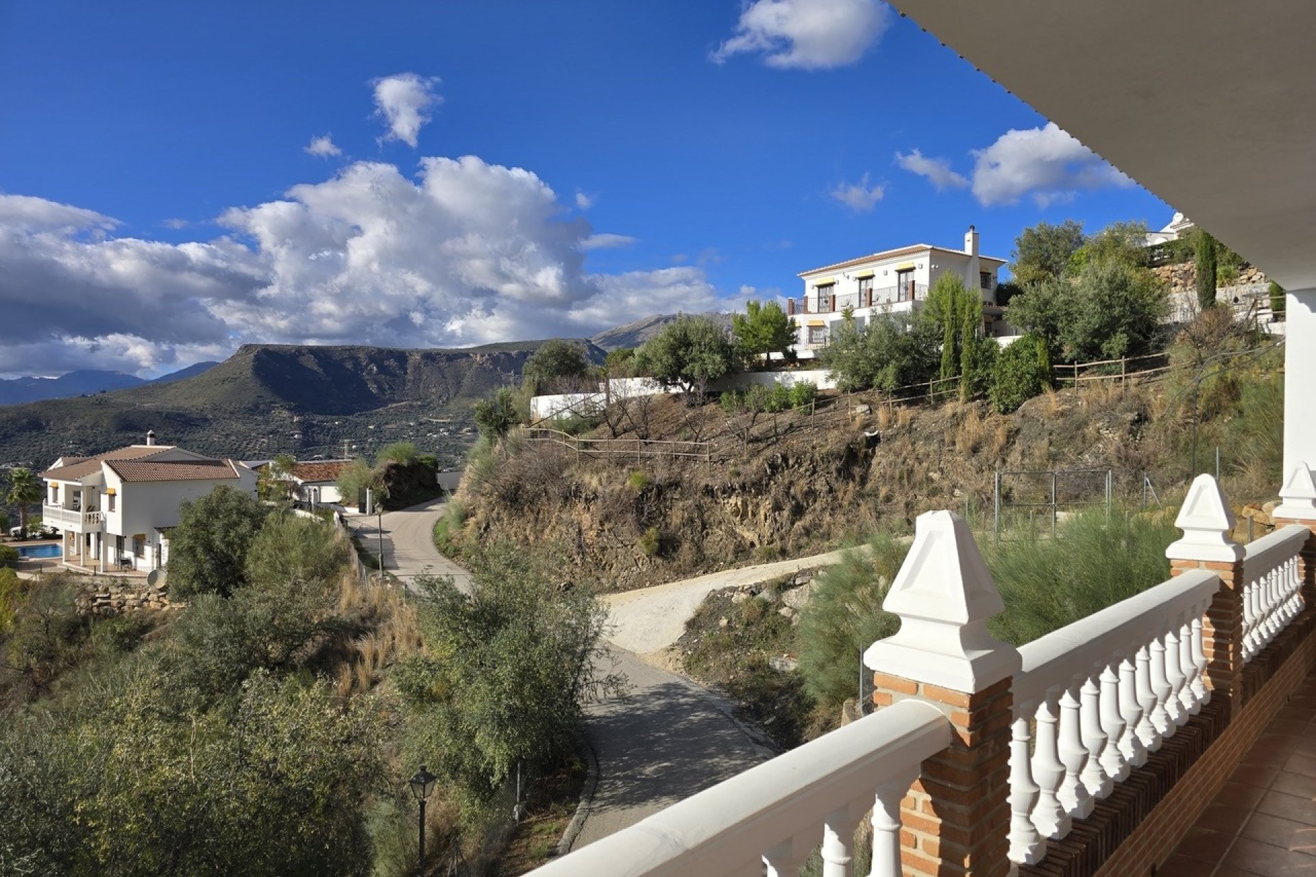 Resale - Villa -
Alcaucín - Inland