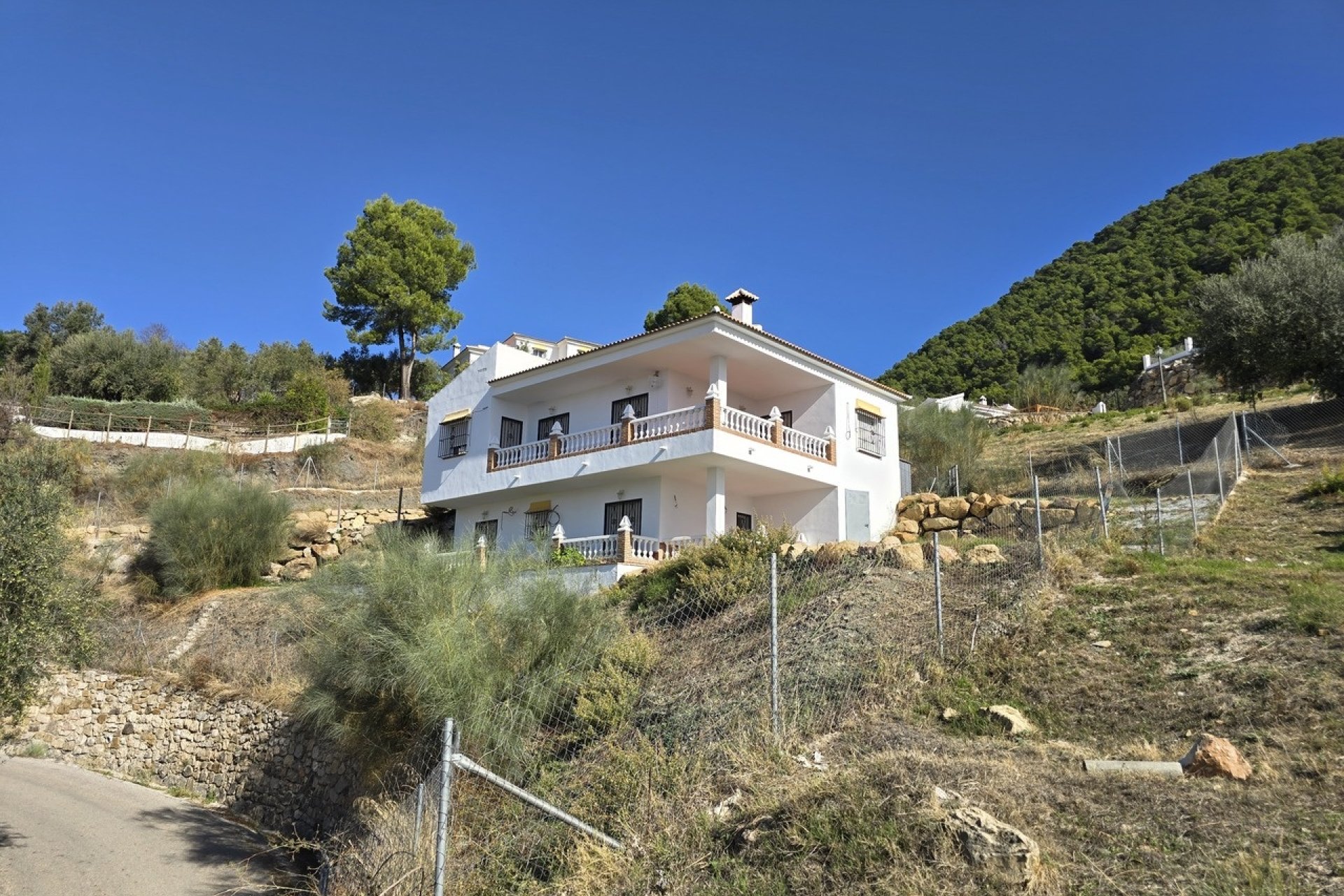 Resale - Villa -
Alcaucín - Inland