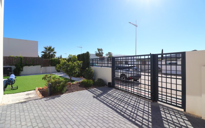 Resale - Villa -
Algorfa - La finca Golf