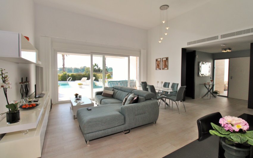 Resale - Villa -
Algorfa - La finca Golf