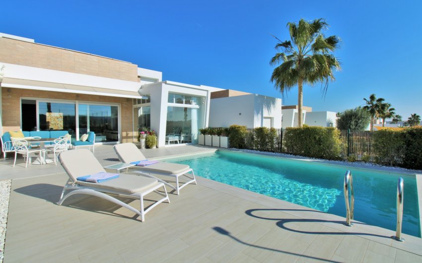 Resale - Villa -
Algorfa - La finca Golf