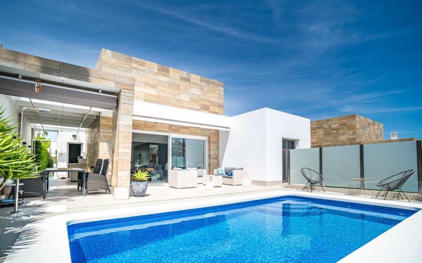 Resale - Villa -
Algorfa - La finca Golf