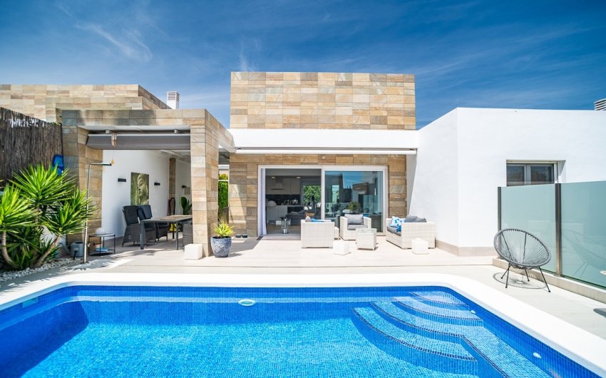 Resale - Villa -
Algorfa - La finca Golf