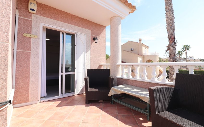 Resale - Villa -
Algorfa - Lomas de La Juliana
