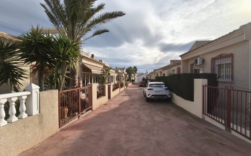 Resale - Villa -
Algorfa - Montemar